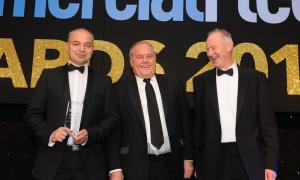 ADT's Andy Phillips collects the 
Commercial Fleet Award with 
customer SSE