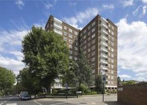 Queensmead is a six-block 
apartment 
development with 193 units in St 
JohnÃ¢â‚¬â„¢s Wood, North West 
London